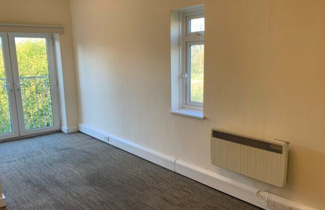 Property photo 2 of 4 Avebury-1A-Office-To-Let-Internal-3-641x415.Jpg