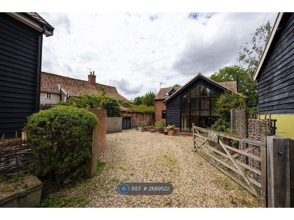 Property photo 2 of 31