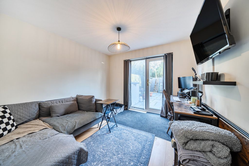 Property photo 3 of 12 1425582-6-69B98E2...