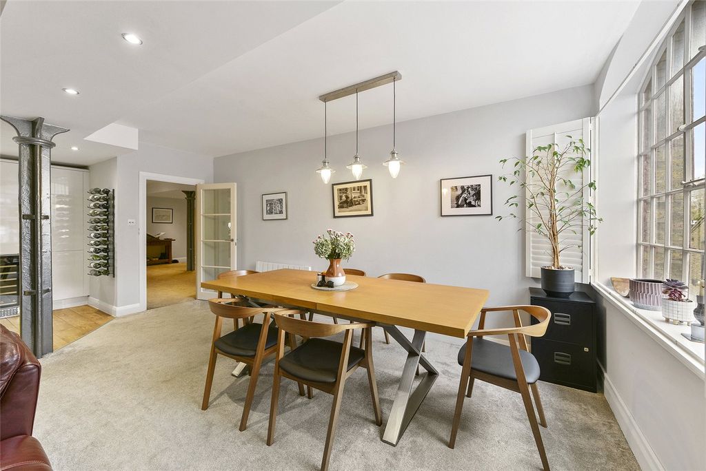 Property photo 2 of 12 Dining Area