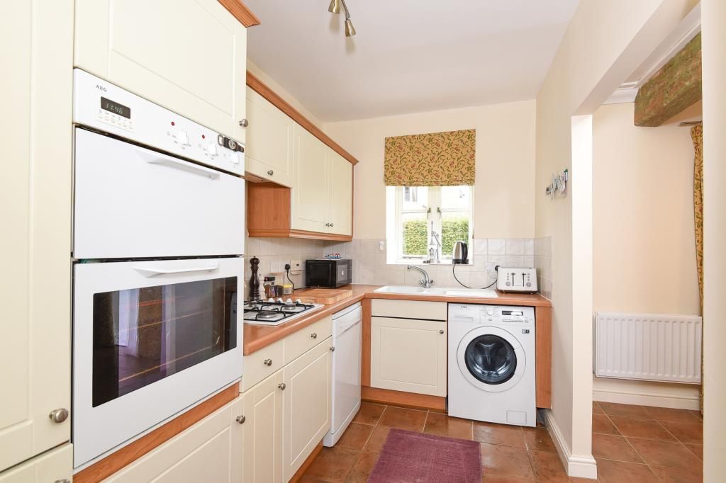 Property photo 3 of 8 Kitchen 1