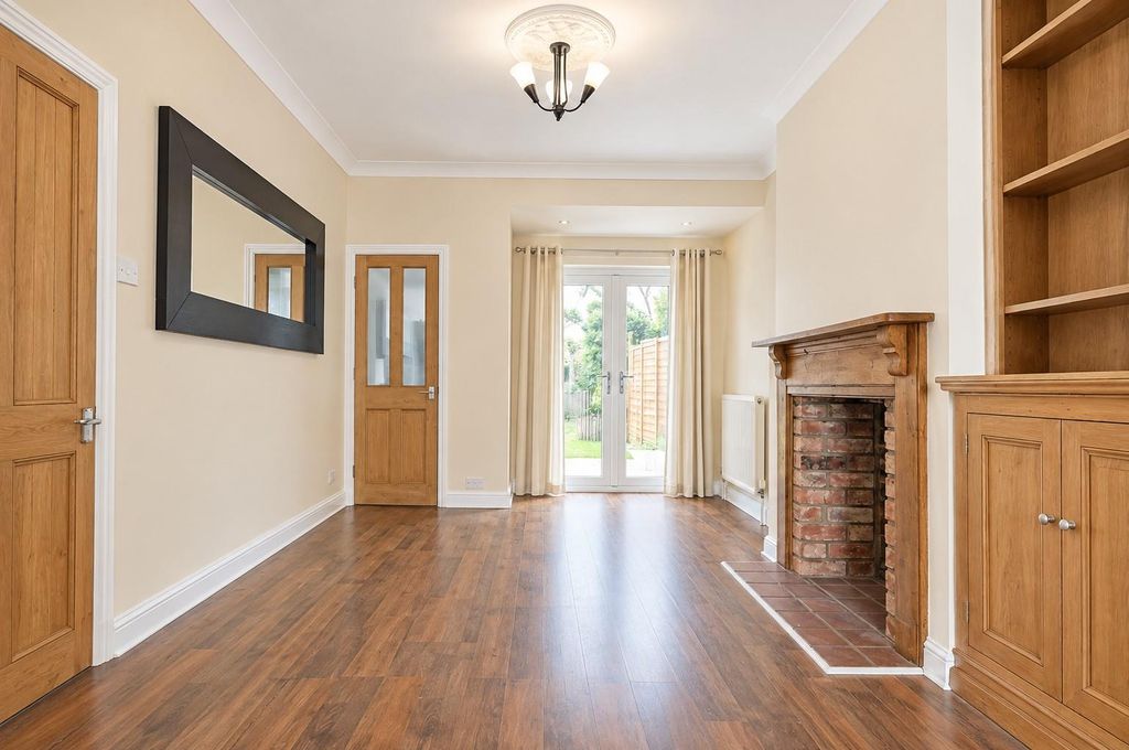 Property photo 3 of 13 0489Lngdiner2.Jpg