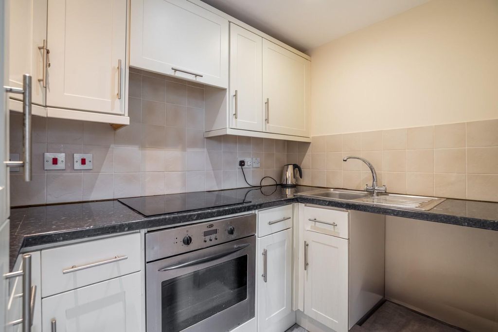 Property photo 2 of 10 Cw-4.Jpg