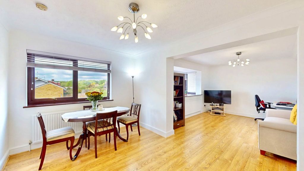 Property photo 1 of 31