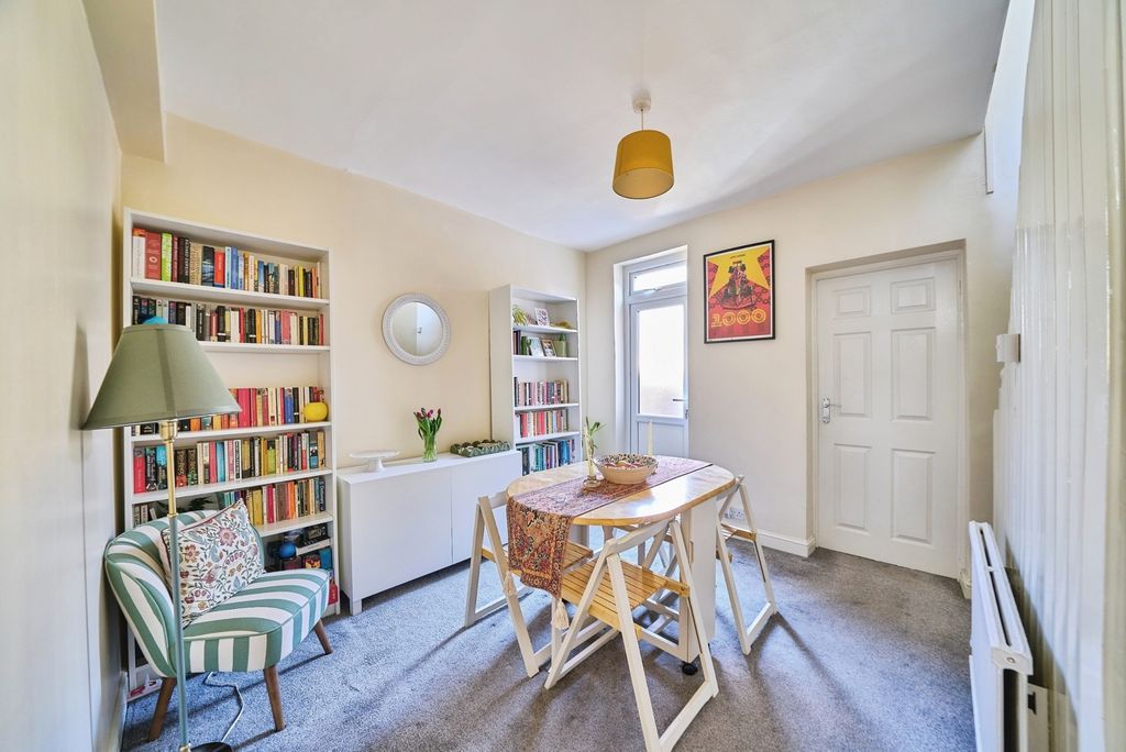 Property photo 2 of 19 Pbox-Img.Jpg