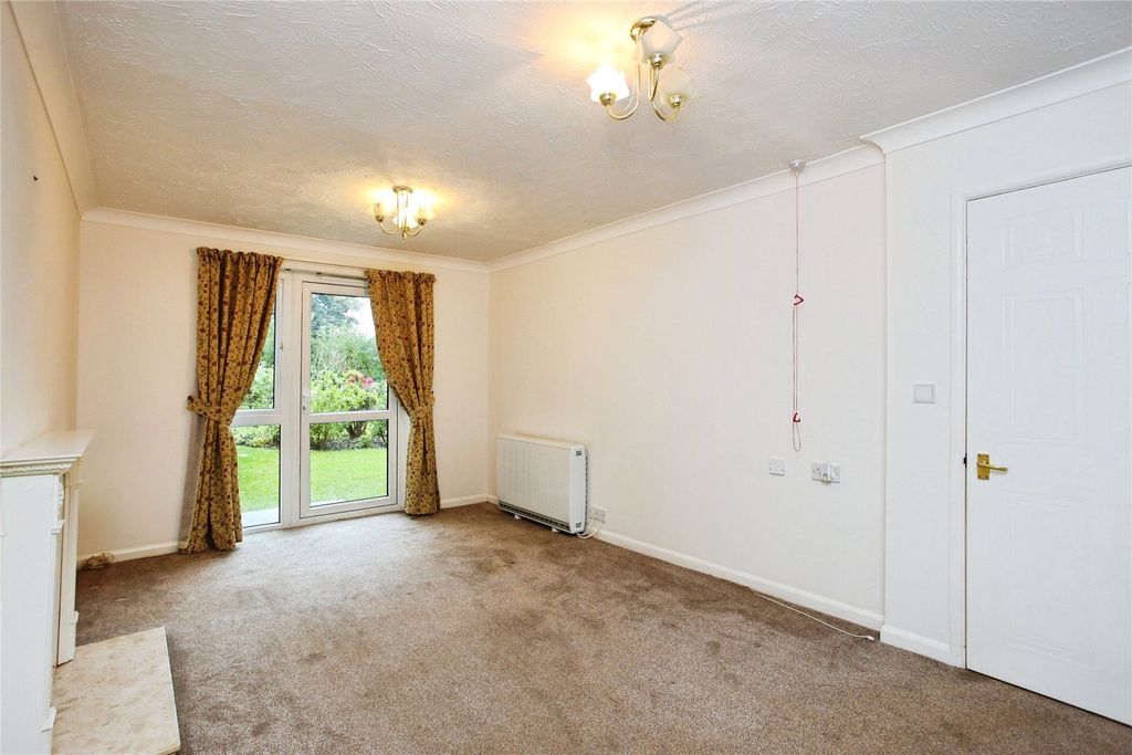 Property photo 1 of 11 Lounge