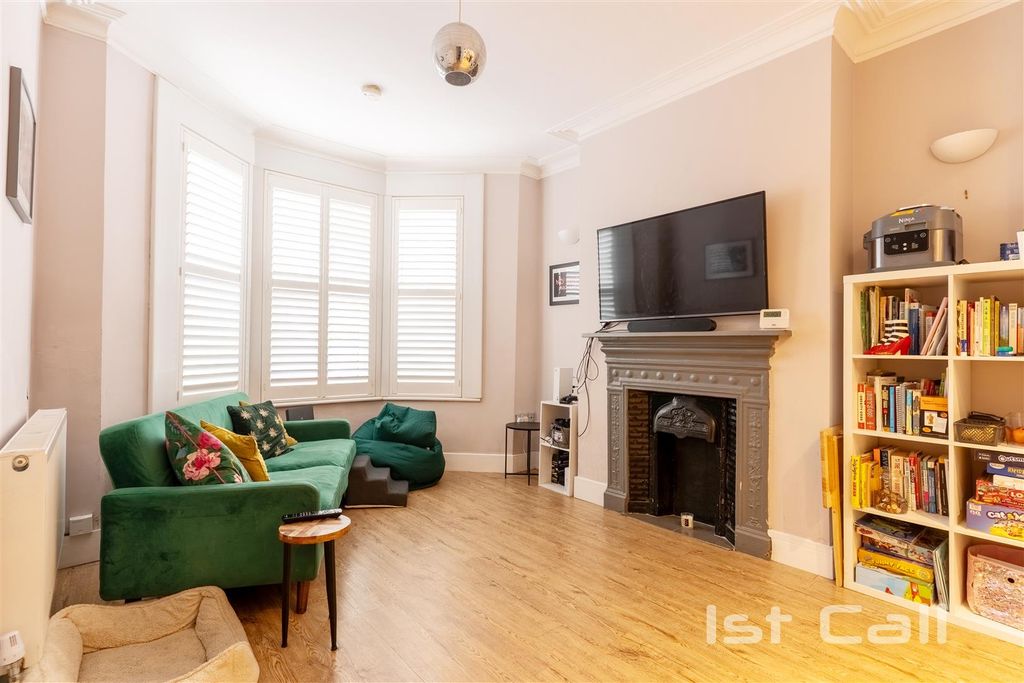 Property photo 2 of 9 Lounge