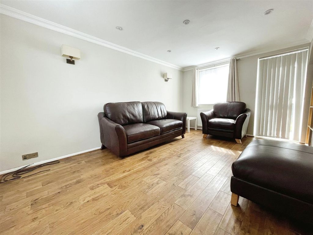 Property photo 3 of 9 92596854-Img_1903.Jpg