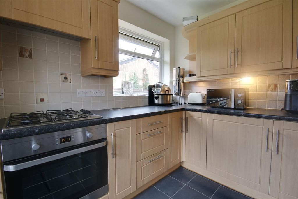 Property photo 2 of 11 Kitchen
