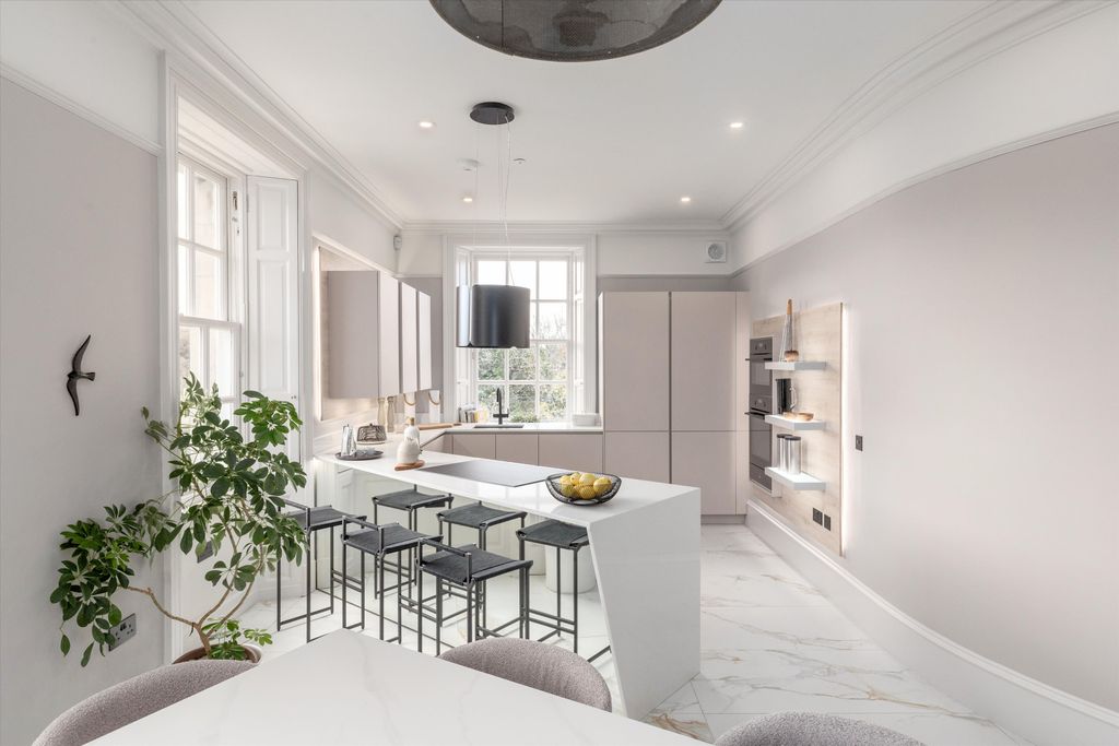 Property photo 3 of 16 Image