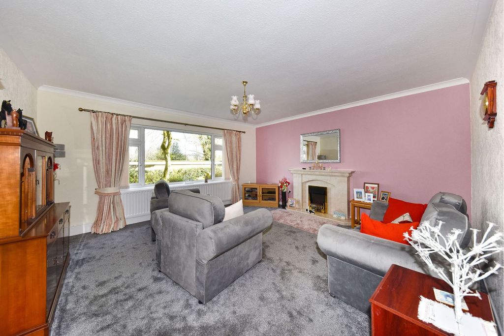 Property photo 1 of 14 Lounge