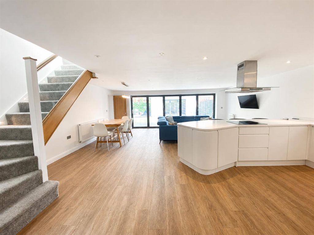 Property photo 3 of 15 Kitchen.Png