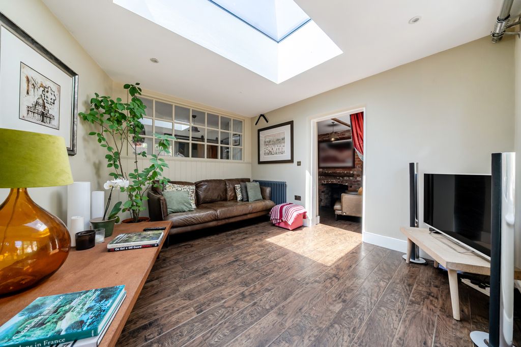 Property photo 2 of 17