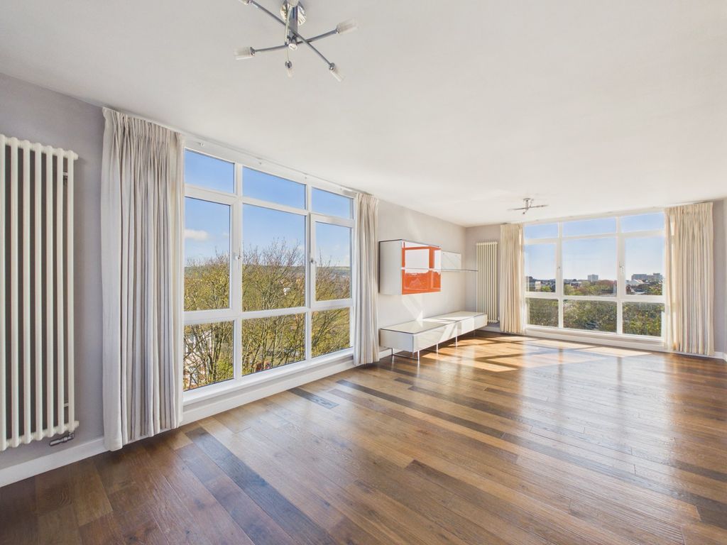 Property photo 2 of 17 Lounge/Dining Room