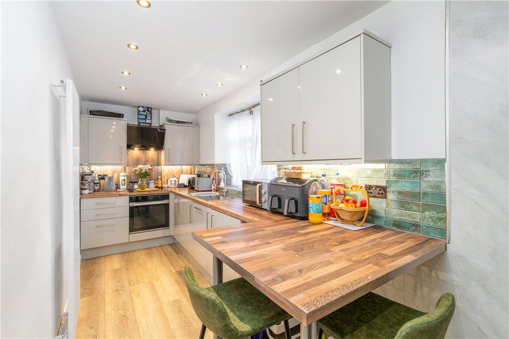 Property photo 3 of 12 Kitchen