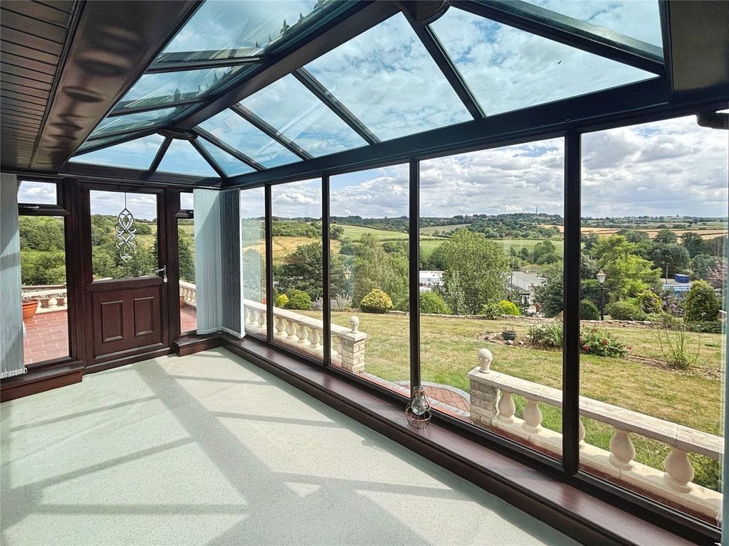 Property photo 3 of 30 Consevatory