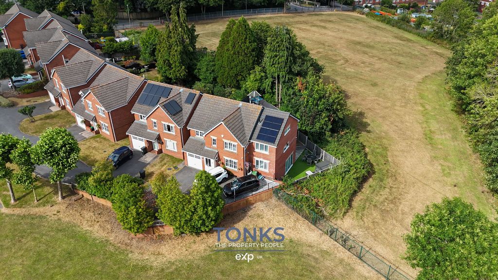 Property photo 2 of 40