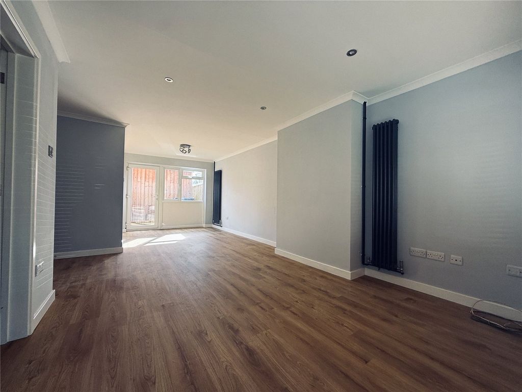 Property photo 2 of 17 Picture No. 12