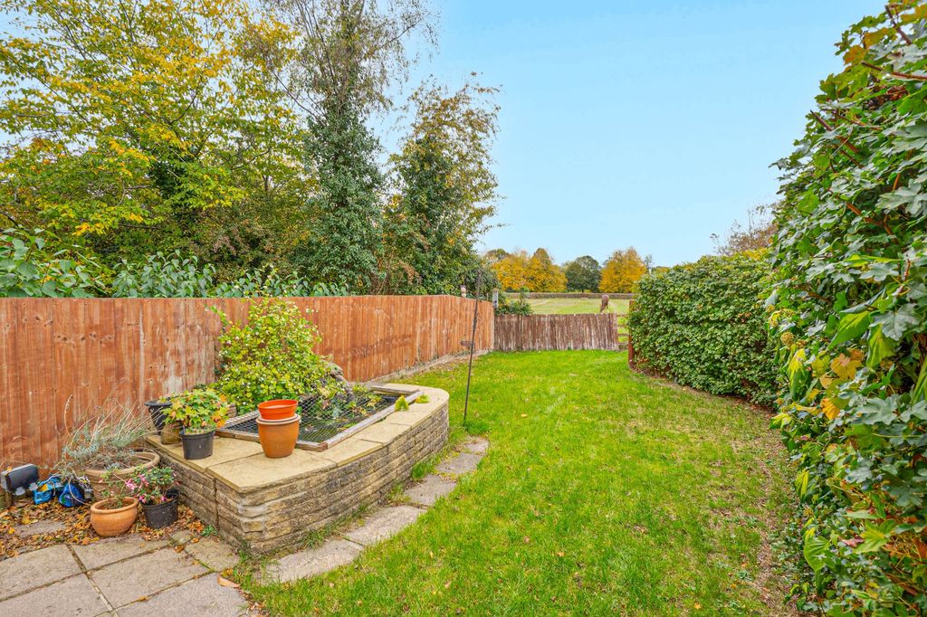 Property photo 3 of 34 Front Garden