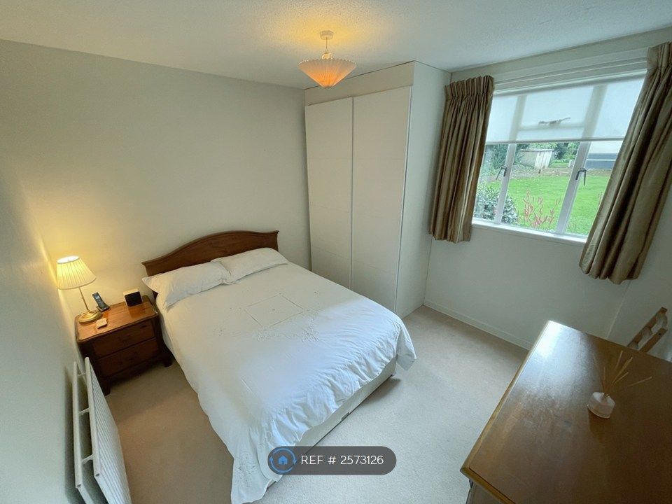 Property photo 3 of 9 Main Bedroom2