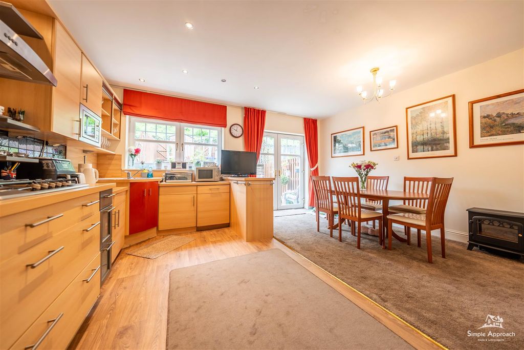 Additional image 4 of 4 bed property for saleRosslyn Avenue, Perth PH2