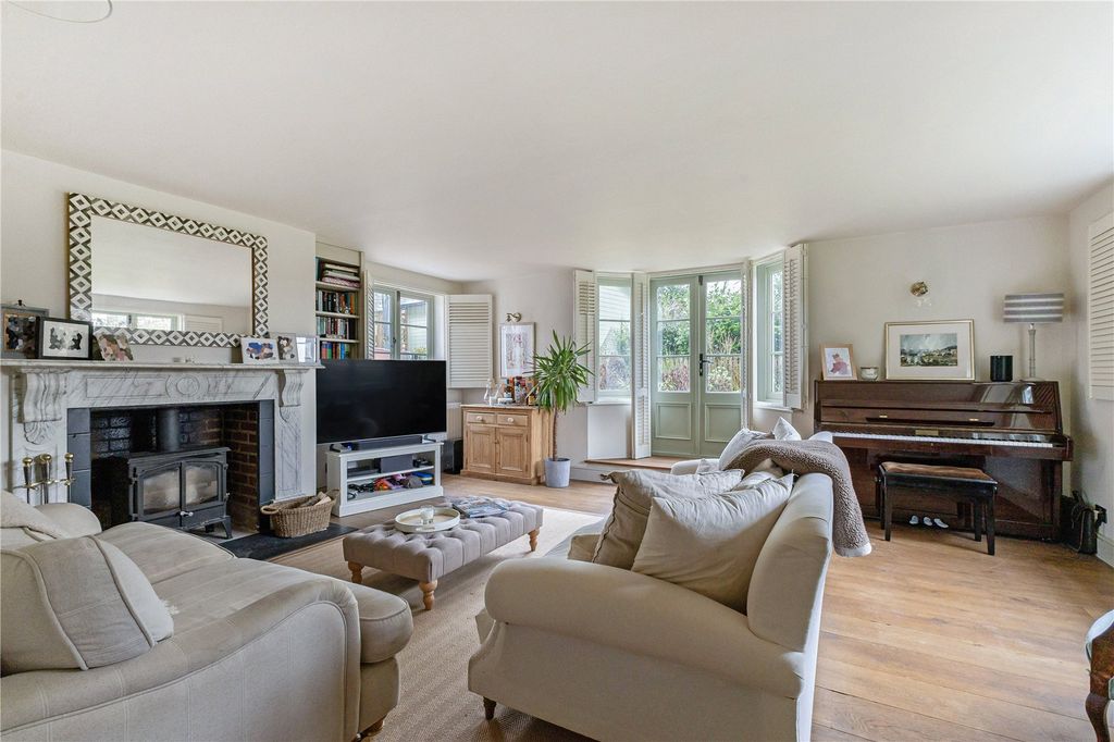 Property photo 3 of 15 Sitting Room