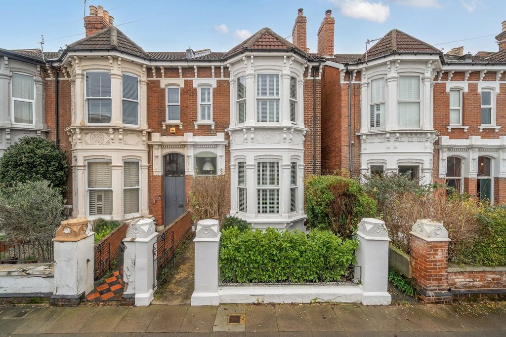 Property photo 2 of 30 1386530-19-6965124A83658.Jpg