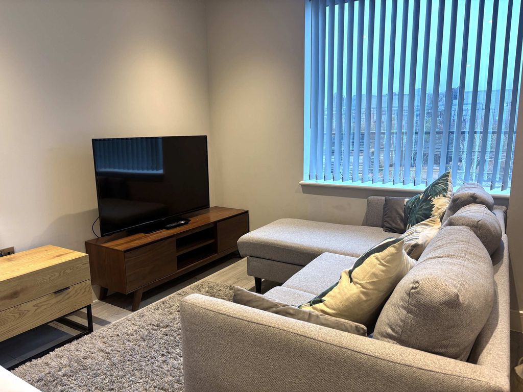 Property photo 1 of 25 Living Room