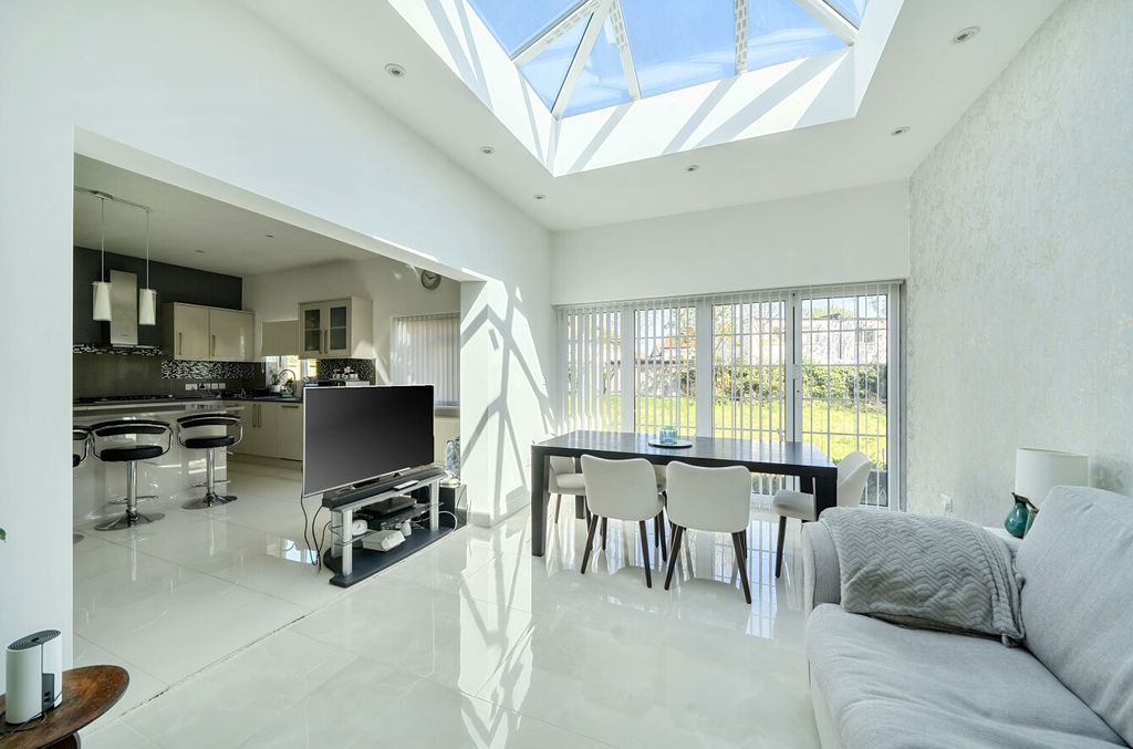 Property photo 3 of 23 1441565-15-69Eb88...