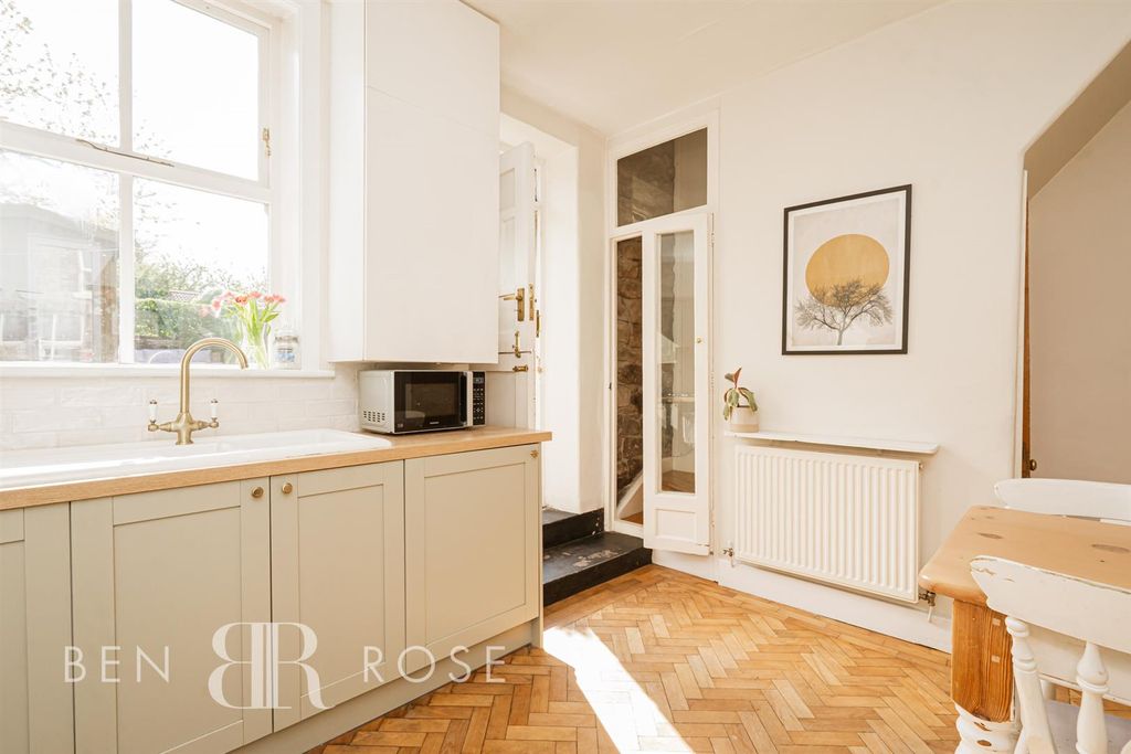 Property photo 3 of 21 Kitchen/Diner