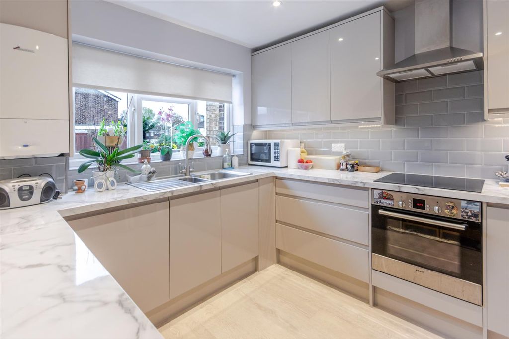 Property photo 3 of 19 Kitchen 1.Jpg