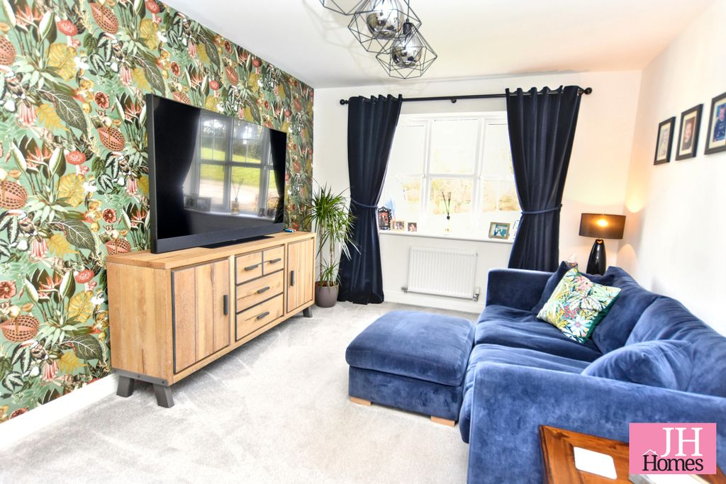 Property photo 3 of 28