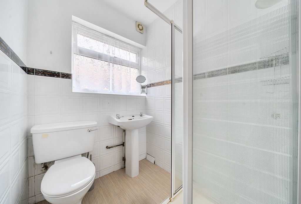 Property photo 3 of 9 1375748-1-690B28d...