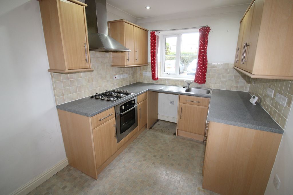 Property photo 2 of 7 Kitchen