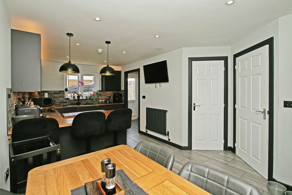 Property photo 3 of 20 Pbox-Img.Jpg