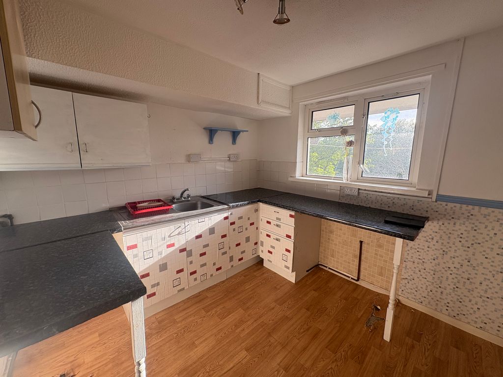 Additional image 5 of 3 bed flat for saleTy'r Llwyn, Wrexham LL14
