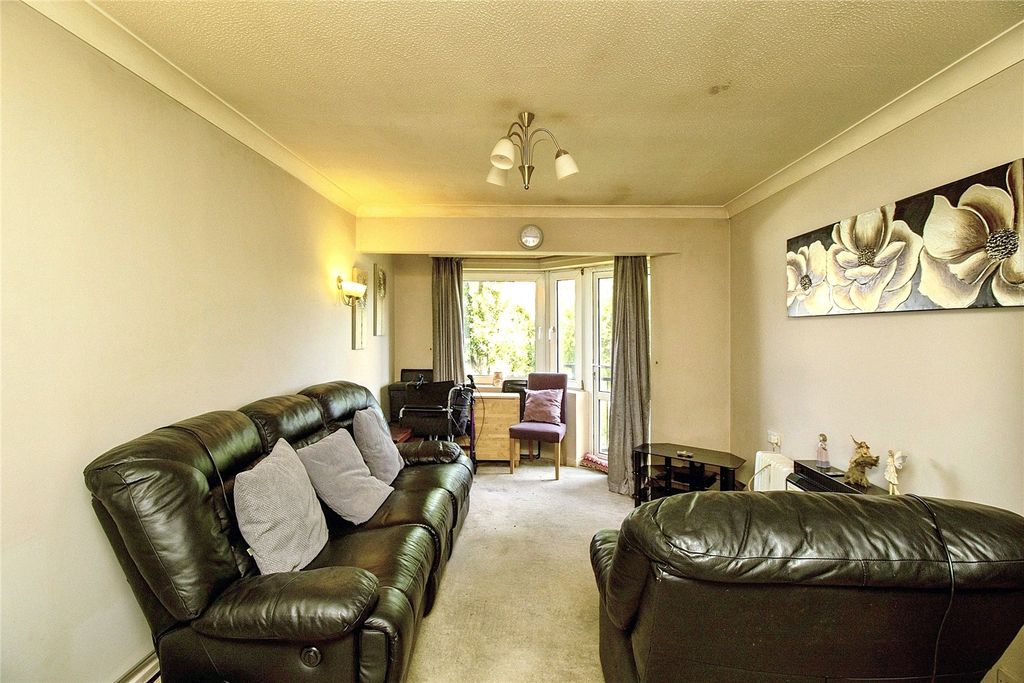 Property photo 1 of 14 Lounge