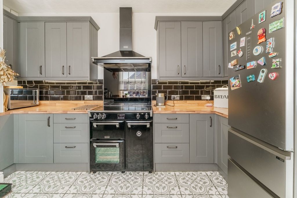 Property photo 3 of 35