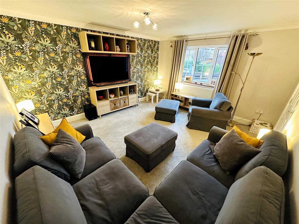 Property photo 2 of 27