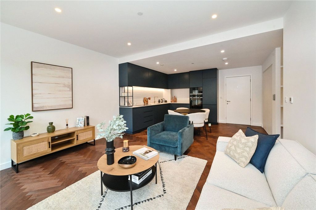 Property photo 1 of 16 Kitchen / Living