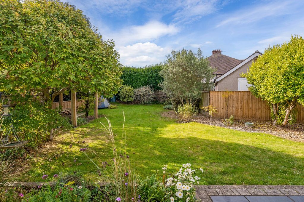 Property photo 2 of 14 Garden