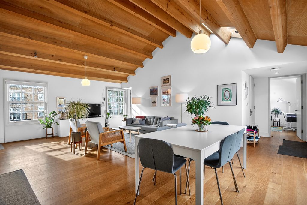 Property photo 1 of 20 Reception/Kitchen