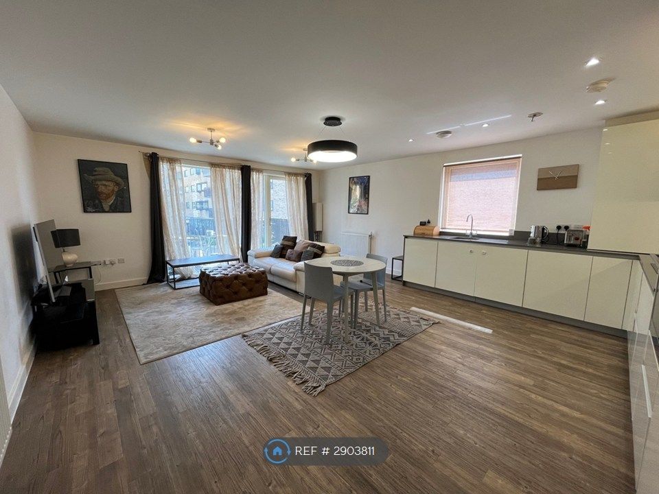 Property photo 3 of 13 Living / Kitchen 2