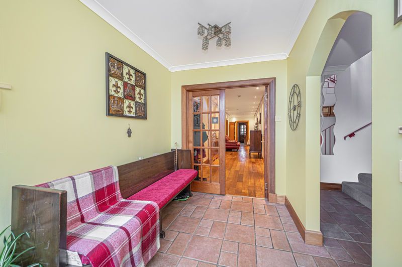 Property photo 3 of 29 Vestibule