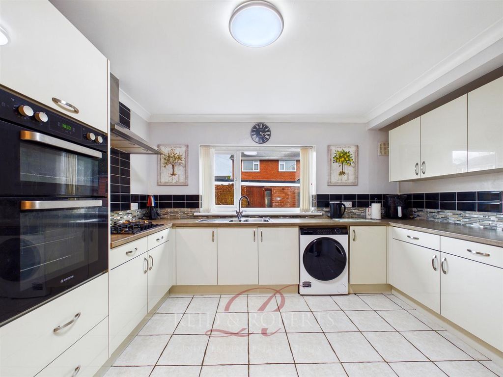 Property photo 3 of 23 Cam05148G0-Pr0125-Still011.Jpg