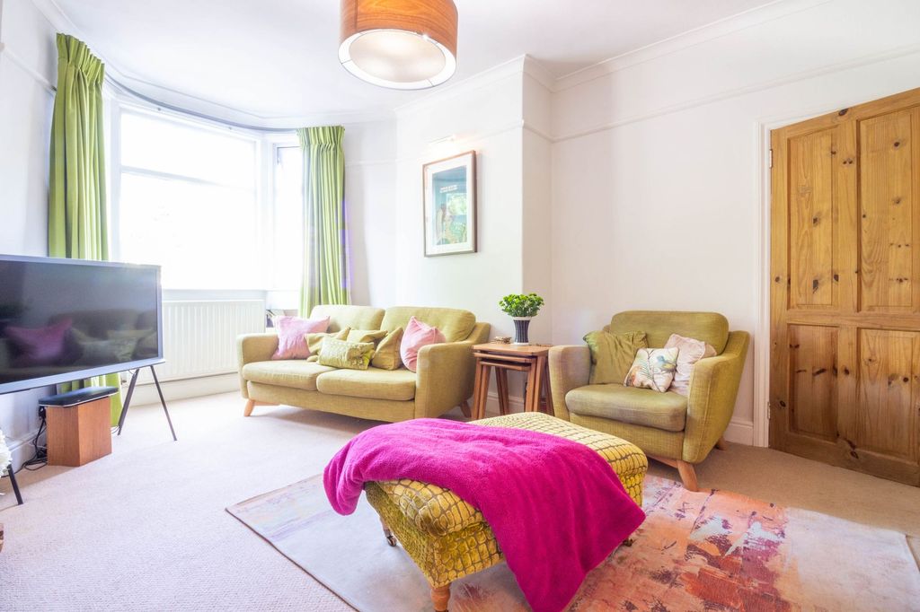 Property photo 2 of 25