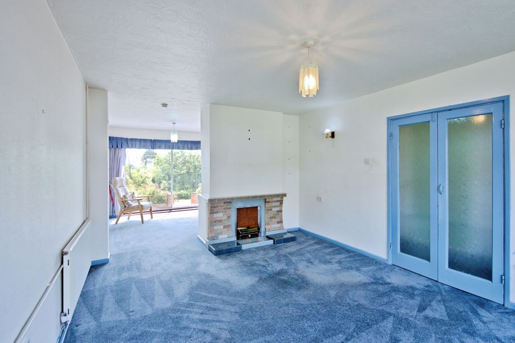 Property photo 2 of 17 Lounge