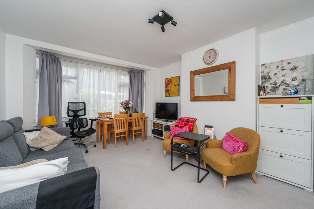 Property photo 2 of 11 Picture No. 14
