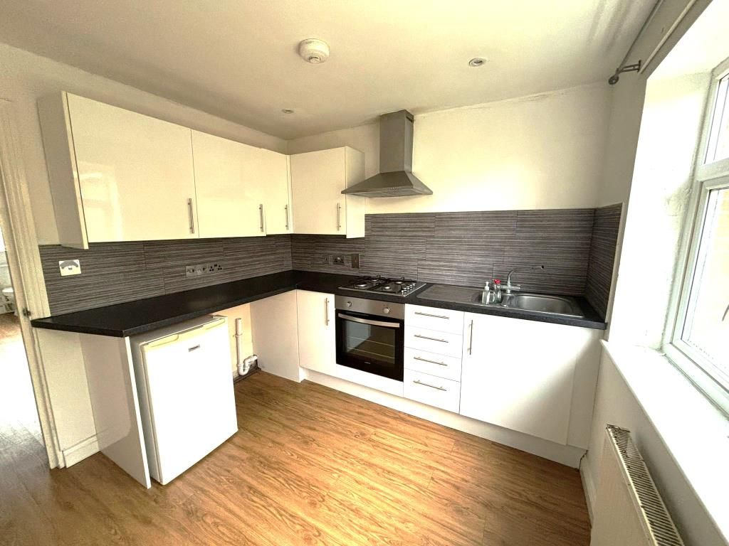 Property photo 3 of 7 Kitchen