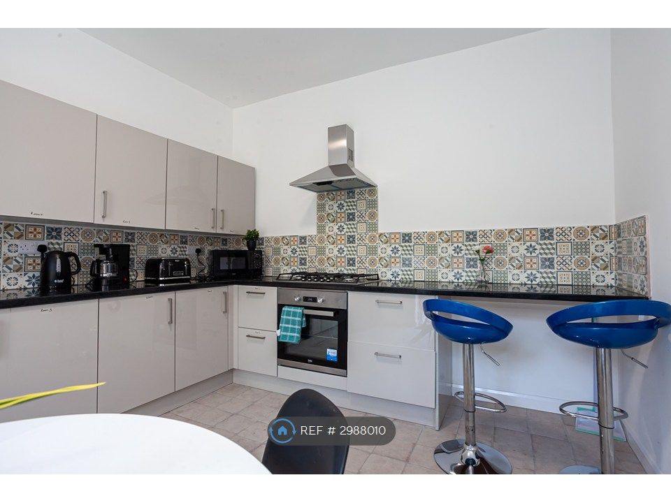 Property photo 3 of 12 Kitchen